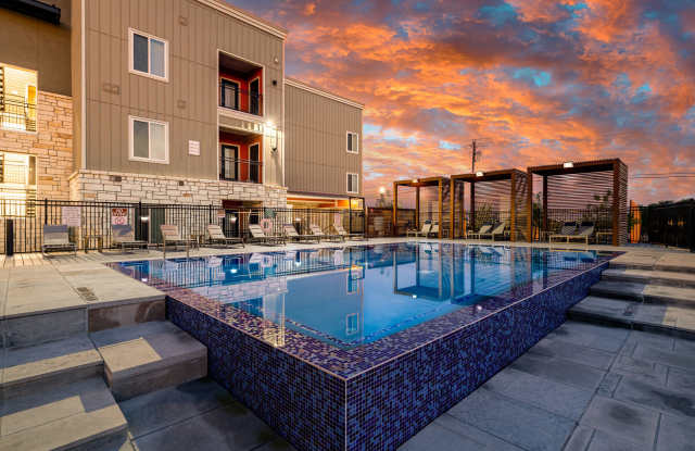 The Oaks at Ben White Apartments photos photos