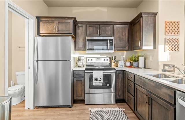 Summerland Twinhomes on Harvey Drive Gallery 3