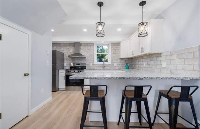 152 Tuckerman Avenue - 152 Tuckerman Avenue, Newport East, RI 02842