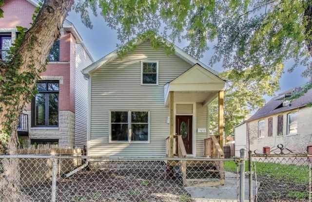 1612 W Erie Street photos photos