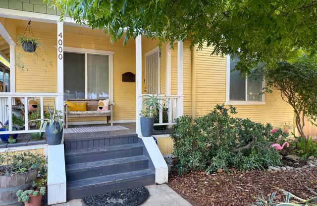 Stylish North Oak Park Bungalow Minutes from UC Davis Medical Center Gallery 1
