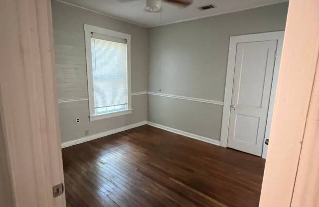 209 N Rogers Gallery 4