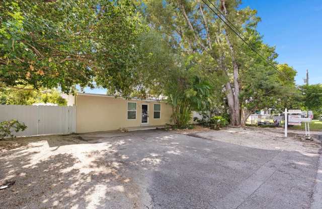 980 Oleander Road Gallery 1