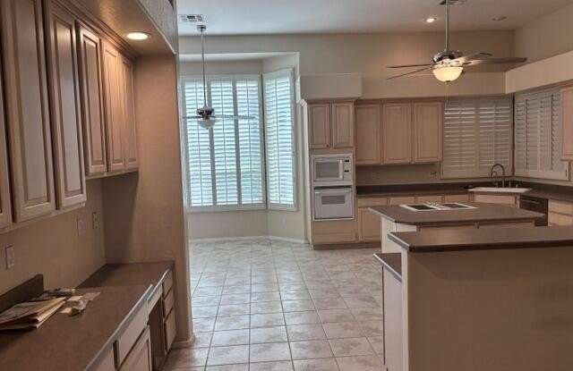 4419 E ROBIN Lane Gallery 4