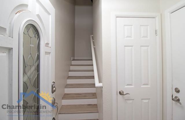 2 bedroom 1/5 bath in the Village and walking distance to the beach. photos photos