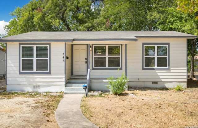 Charming 3-Bedroom Home in Coliseum-Willow Park - 343 Fargo Avenue, San Antonio, TX 78220