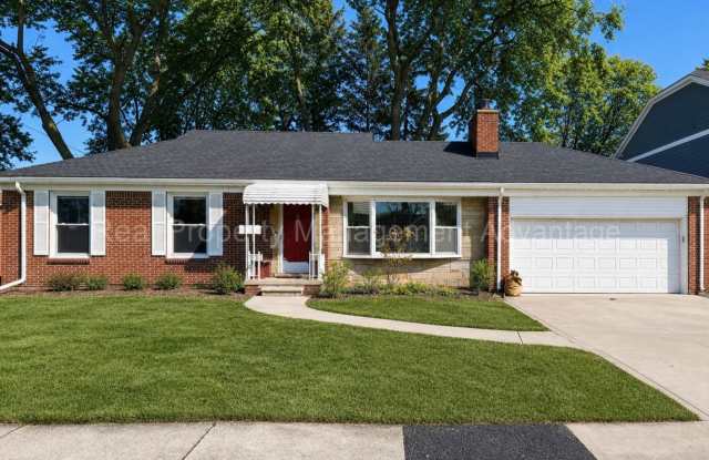 Charming 3-Bedroom Ranch minutes from Woodward Ave, Birmingham, and Berkley! photos photos