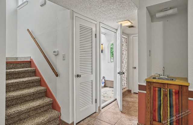 Two level Townhome in DeSoto Courts Gallery 3