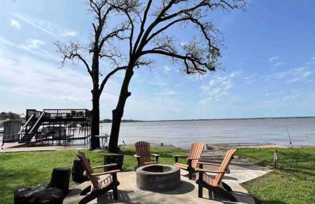 325 Bay Court Gallery 2