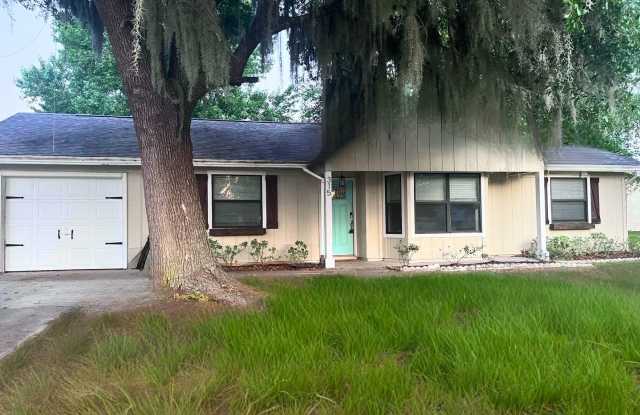 3/2 updated near the base! - 315 Sunnyside Drive, St. Marys, GA 31558 3/2 updated near the base! - 315 Sunnyside Drive, St. Marys, GA 31558