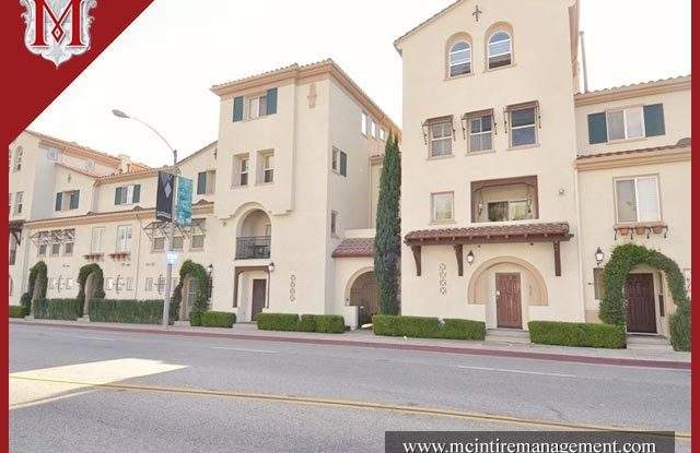 Beautiful Spanish Townhouse, Great Location, Garage Parking, Washer/Dryer! Gallery 3