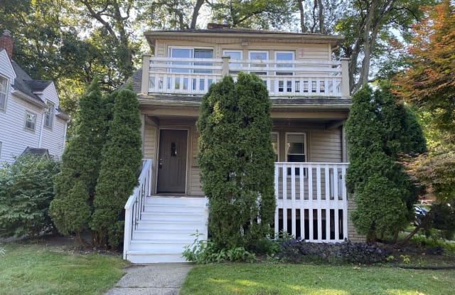 436 E Cambourne St - 436 East Cambourne Street, Ferndale, MI 48220