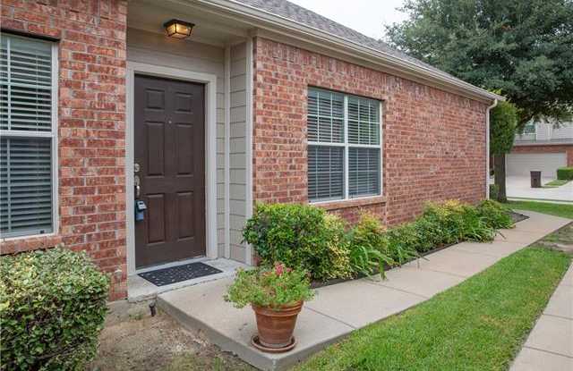 3225 Tarrant Lane Gallery 2