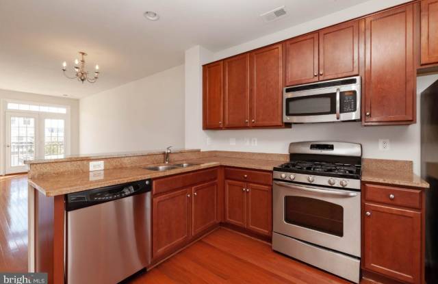 15702 JOHN DISKIN CIRCLE Gallery 2