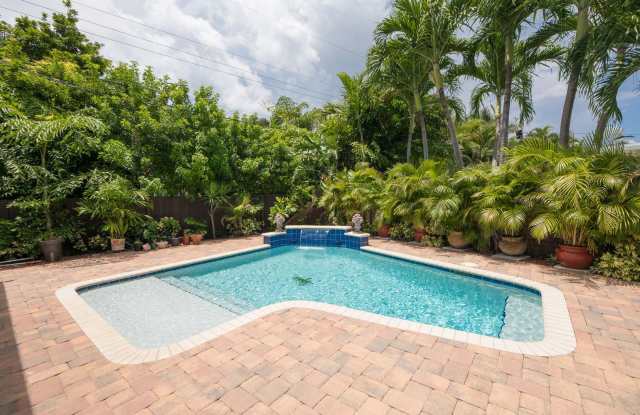MAGNIFICENT HOME IN WILTON MANORS WITHIN MINUTES FROM THE DRIVE Gallery 3