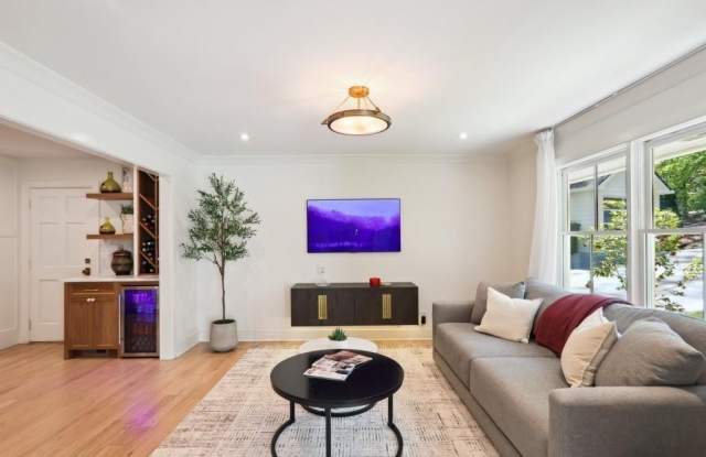 1007 Somerset Drive NW Gallery 3