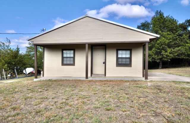 FOR LEASE! Cozy One Bedroom Home With Central Heat  Air  Vinyl Plank Flooring. - 507 Edna Street, Weatherford, TX 76086