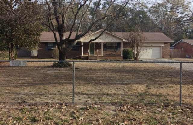 Elegant  Spacious 3-Bedroom Brick Home with Private Garage - 3718 Byrd Road, Augusta, GA 30906