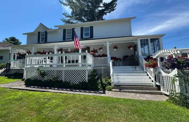 3 Bedroom, 1.5 Bath, Furnished Home in Houghton Gallery 4