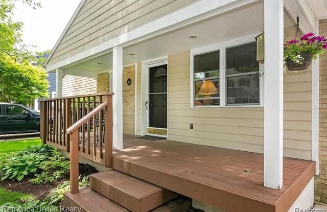 687 SMITH Avenue - 687 Smith Avenue, Birmingham, MI 48009