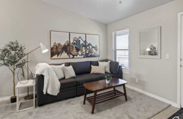 1079 W 965 N Gallery 3