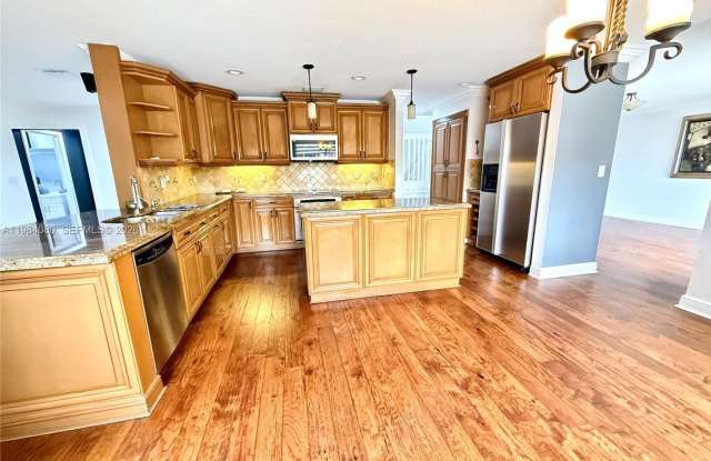 19909 SW 7th Place, Pembroke Pines, FL 33029 Gallery 4