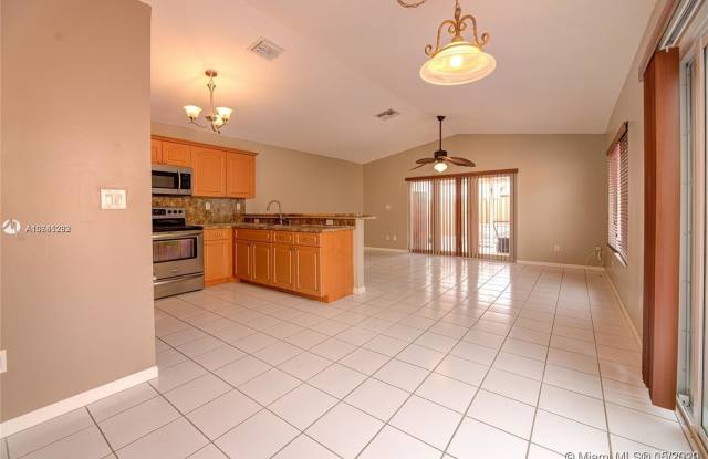17392 SW 142nd Pl Gallery 3