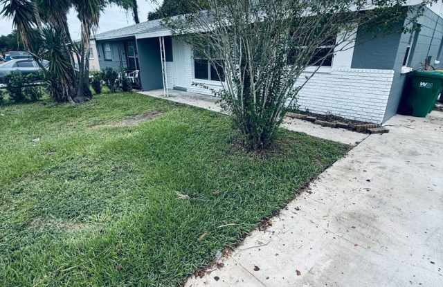Beautiful Fully Remodeled Waterfront Duplex – 2 Bed, 1.5 Bath Gallery 3