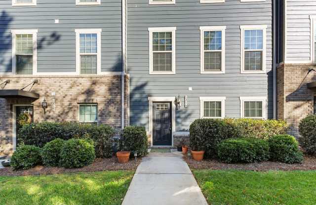 1316 Queen Lyon Court photos photos