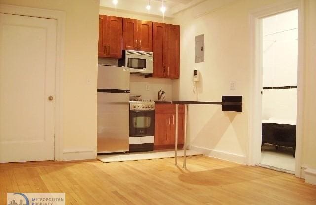 350 W 55TH ST. - 350 West 55th Street, New York City, NY 10019