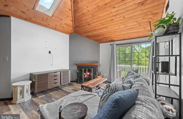 24 BROOKSIDE Court Gallery 2