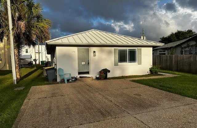 1711 NALDO Avenue photos photos
