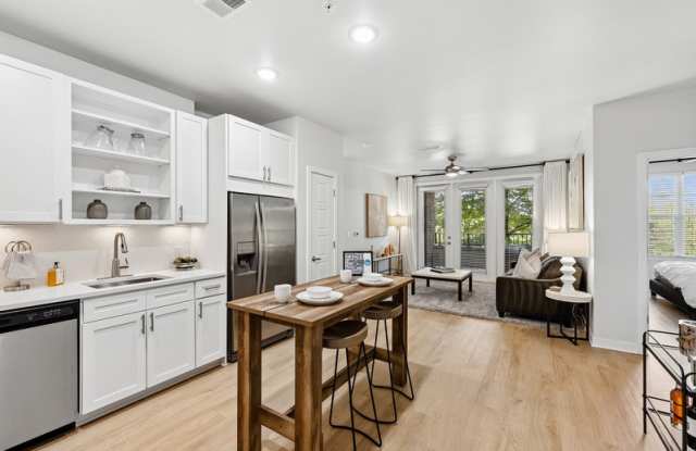 Tapestry at Brentwood Town Center Gallery 2