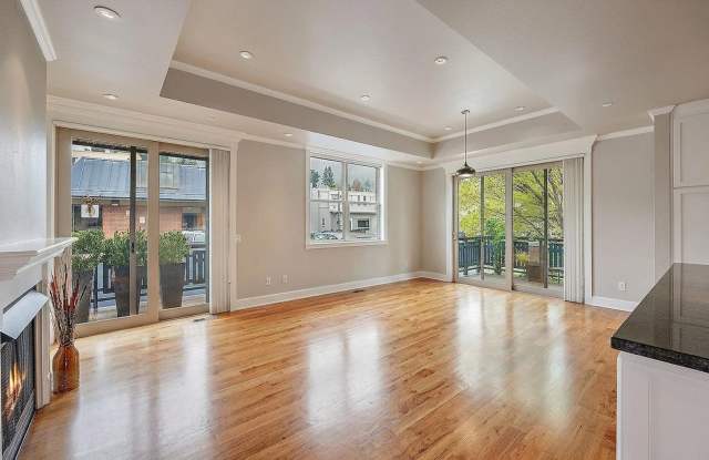 One bedroom condo in the heart of Downtown Ashland | Available October Gallery 3