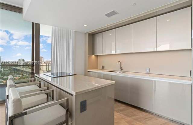18975 Collins Ave cu-1605, Sunny Isles Beach, FL 33160 Gallery 1