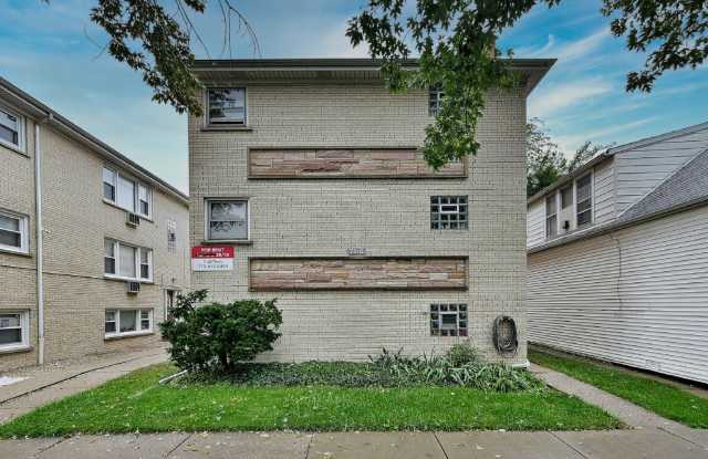 7610 W Belmont Avenue Gallery 1