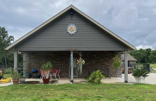 1102 N Anderson Avenue photos photos