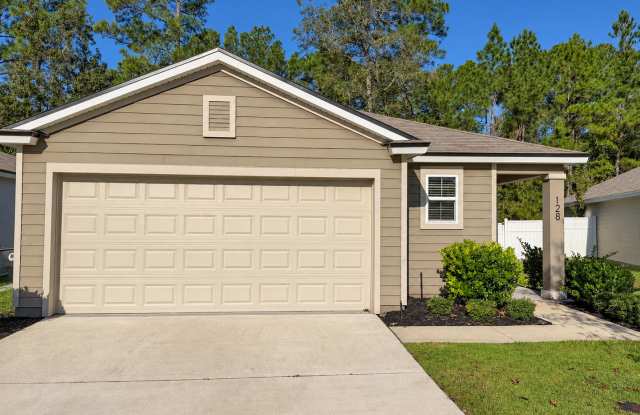 Meow & woof friends! Fenced in yard, updated finishes ! Gallery 1