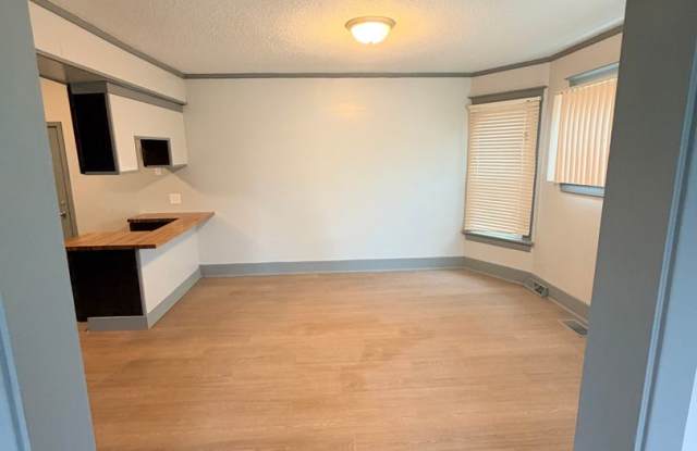 Single-Family Home | 3 bed & 1 bath  | Great Location | Near Downtown! Gallery 3