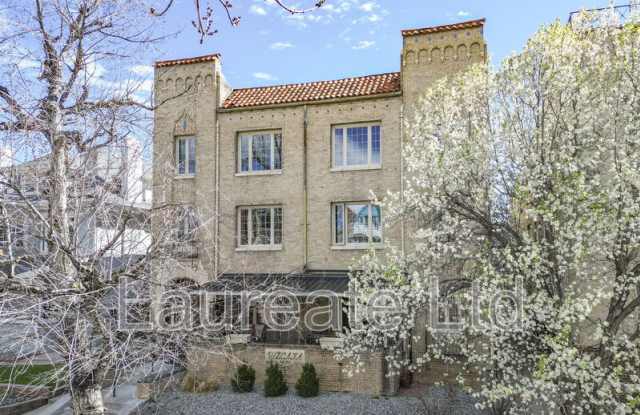 1050 N Pearl St photos photos