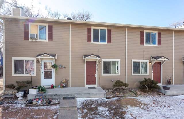 Spacious 2-Bed, 2-Bath Fourplex Unit in Prime Location! photos photos