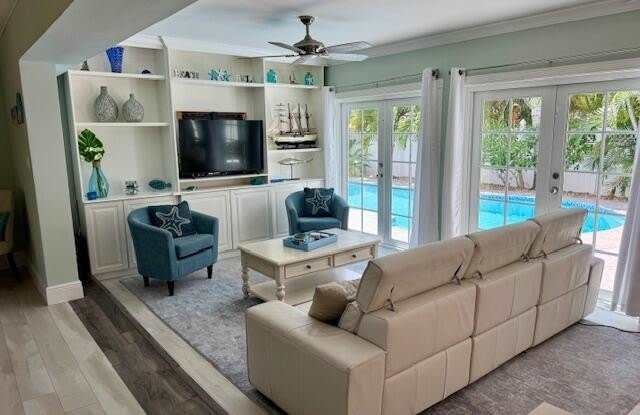 908 SE 10th Street photos photos