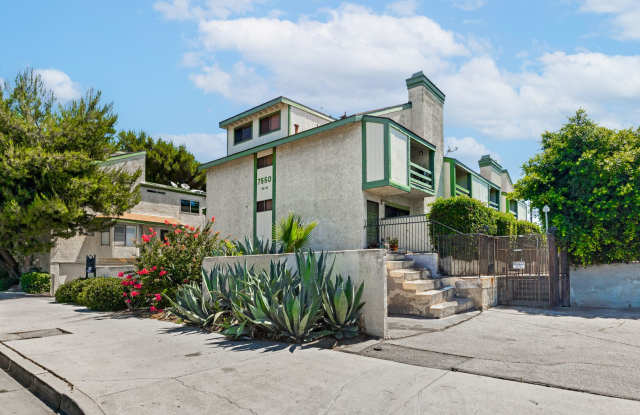 Bright, spacious Van Nuys 3-level townhome photos photos