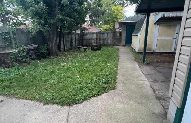 4 Bedroom La Crosse Home with Garage, Fenced Yard & In-Unit Laundry Gallery 4