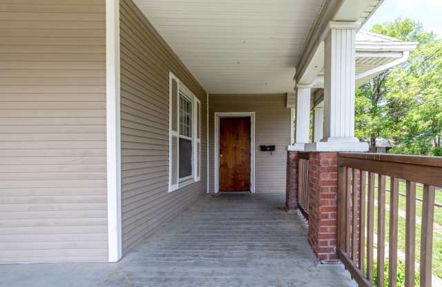 Large Centrally Located Home for Rent! Gallery 3