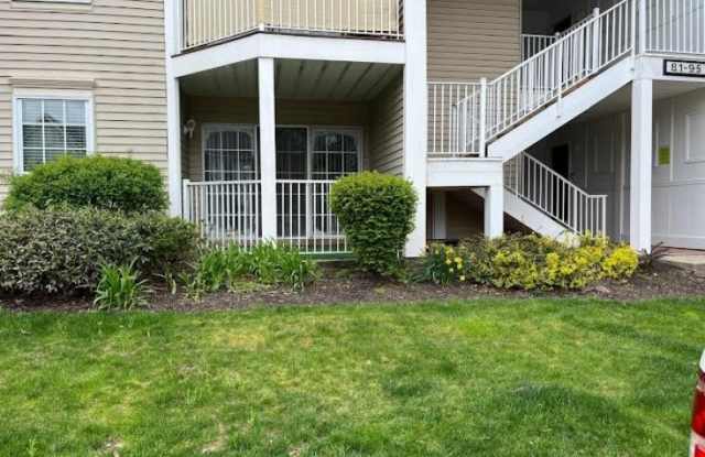 81 Amberly Ct - 81 Amberly Court, Franklin Park, NJ 08823