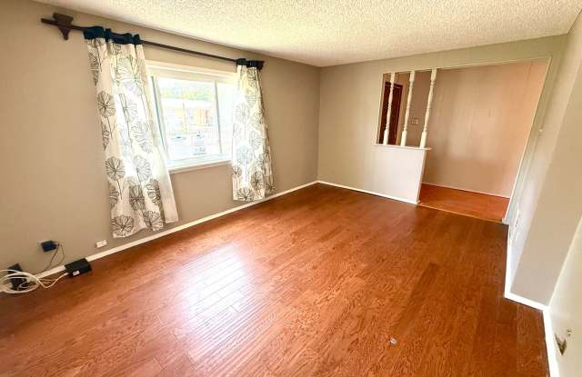 2-Bedroom HOUSE with Flex Room + Fenced Yard + Covered Parking! Gallery 4