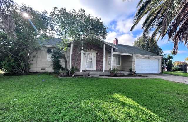 Updated Three Bedroom Two Bathroom Home photos photos