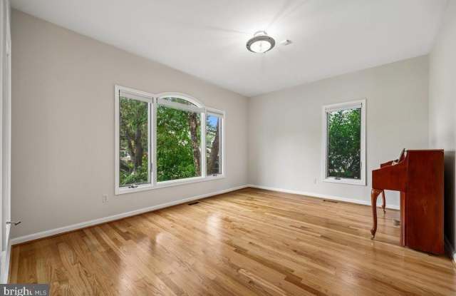 904 LINCOLN Avenue Gallery 4