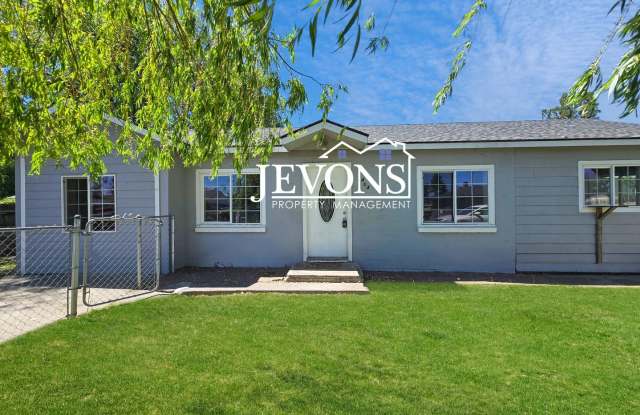 3-bedroom home near Yakima Valley College with convenient US-12 access for commuting photos photos